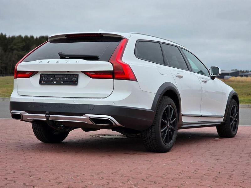 Gebraucht Volvo V90 CC Pro 190 PS (139 kW) 2019 Weiß Kombi