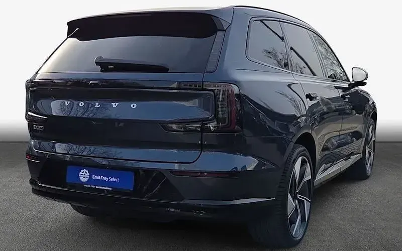 Używany Volvo EX30 Plus 200 kW (272 KM) 2025 Niebieski SUV