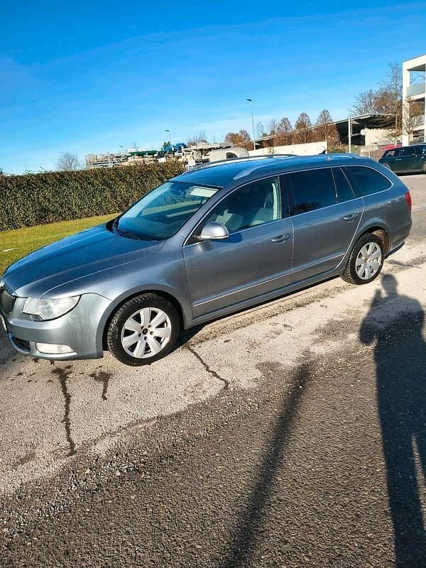 Gebraucht Skoda Superb 160 PS (117 kW) 2010 Silber Kombi