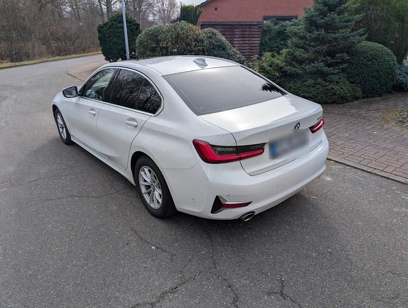 Gebraucht BMW 320 184 PS (135 kW) 2020 Weiß Limousine