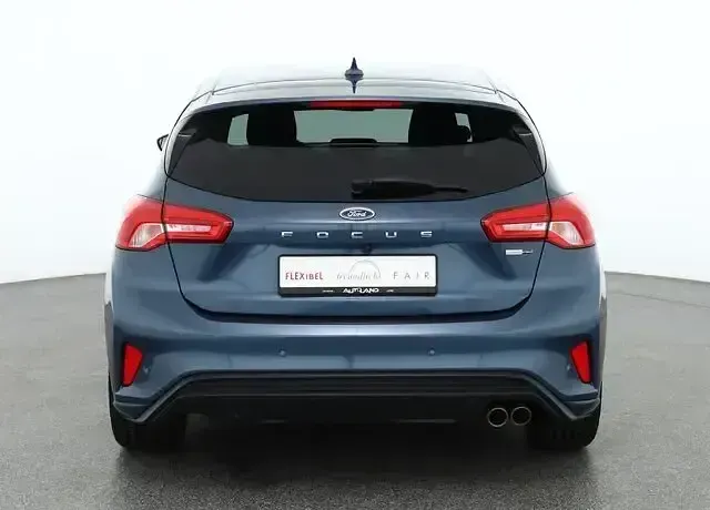 Gebraucht Ford Focus ST-Line 155 PS (114 kW) 2020 Chroma blau metallic Limousine