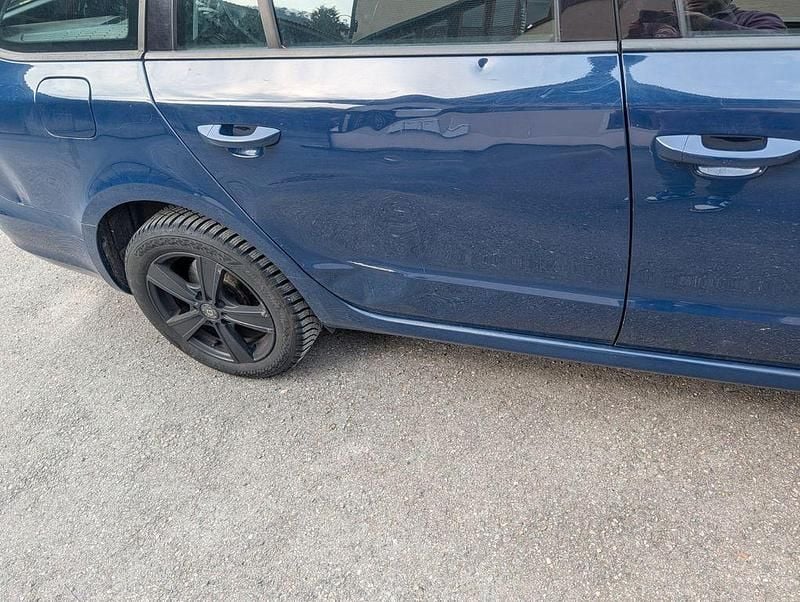 Gebraucht Skoda Superb 140 PS (102 kW) 2011 Blau Limousine