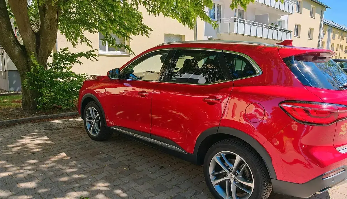 Second-hand MG EHS Luxury 258 CP (189 kW) 2022 Roșu SUV