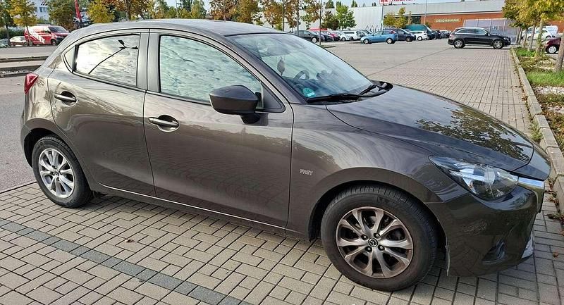 Braun Gebraucht 2015 Mazda 2 Exclusive-Line Limousine | 9.999 € (Fairer Preis) - Bild 1/4