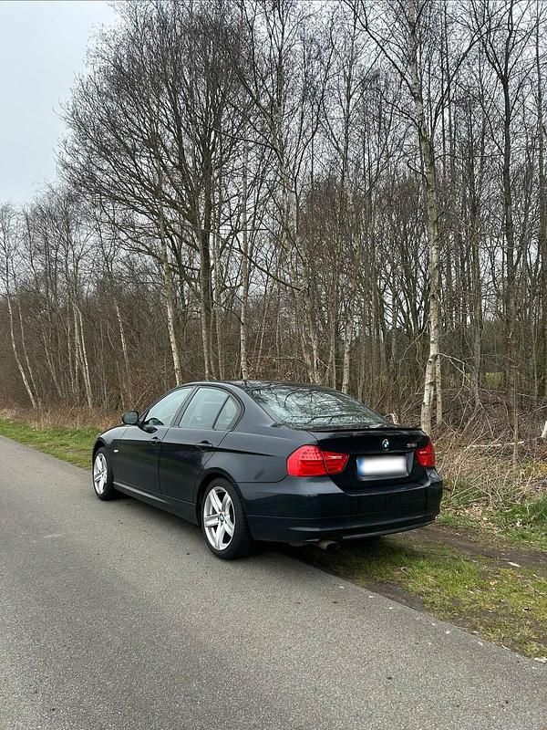 Gebraucht BMW 318 143 PS (105 kW) 2009 Blau Limousine