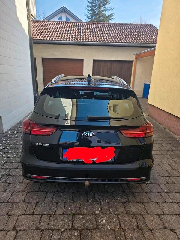 Gebraucht Kia Ceed 136 PS (100 kW) 2020 Schwarz Kleinwagen