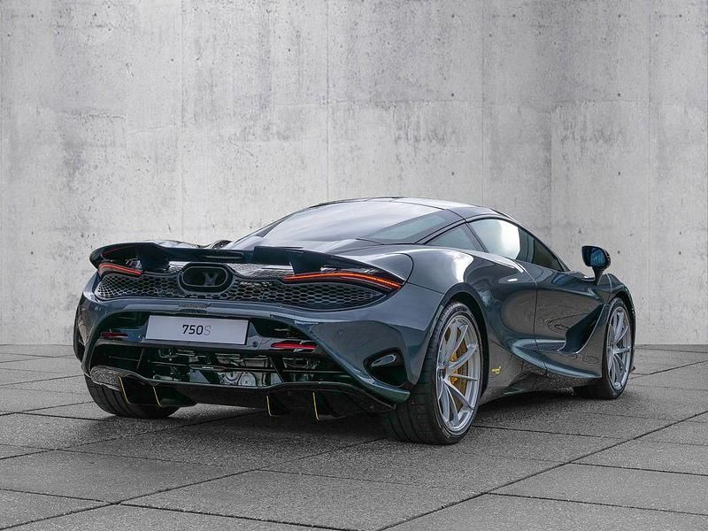 Neu McLaren 750S 751 PS (552 kW) 2025 Grau Coupé