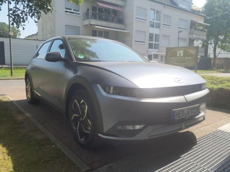 Grau shooting star / mat (metallic) Gebraucht 2022 Hyundai Ioniq 5 SUV | 22.900 € (Superpreis) - Bild 1/3