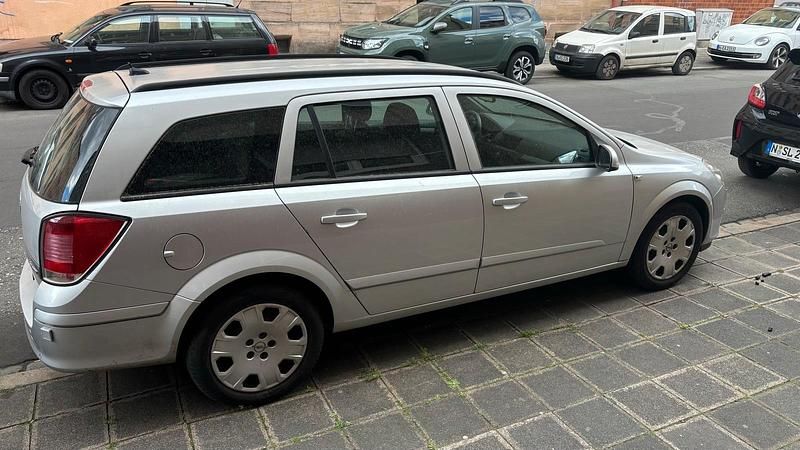 Blau Gebraucht 2005 Opel Astra Limousine | 1.600 € (Fairer Preis) - Bild 1/4