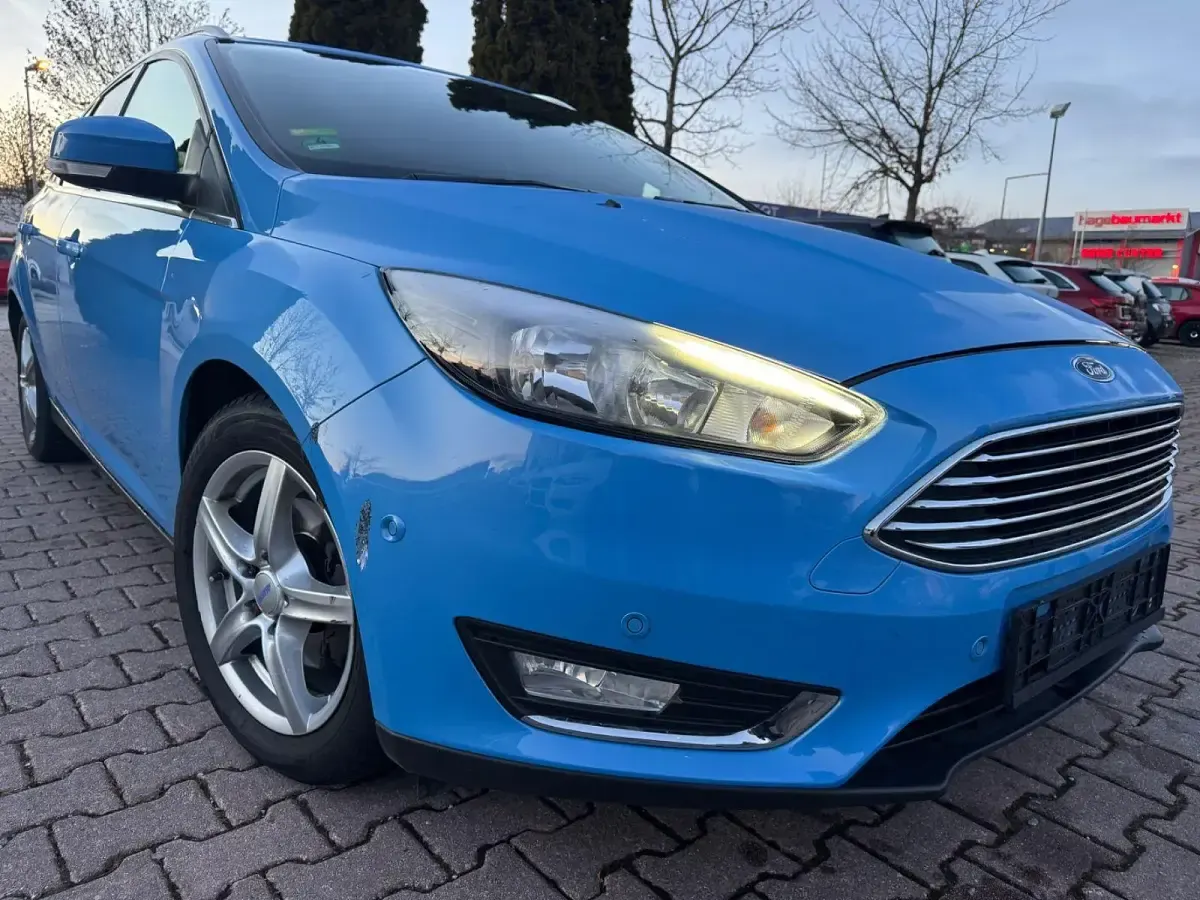 Gebraucht Ford Focus Titanium 125 PS (91 kW) 2016 Blau Kombi