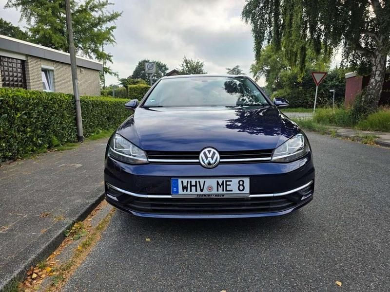 Blau Gebraucht 2019 VW Golf VII Comfortline Limousine | 13.493 € (Guter Preis) - Bild 1/4
