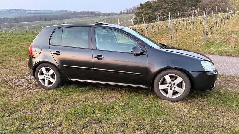Gebraucht VW Golf V 102 PS (75 kW) 2005 Schwarz Kleinwagen