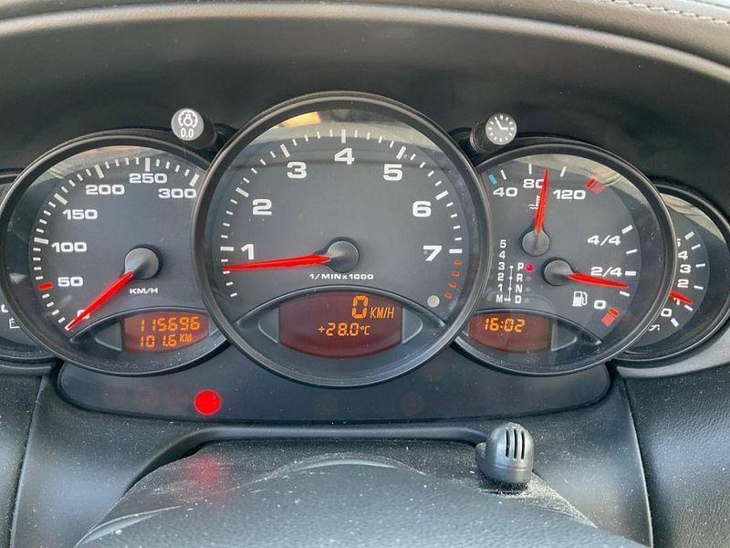 Grau metallic (metallic) Gebraucht 2001 Porsche 911 Coupé | 29.911 € (Fairer Preis) - Bild 1/2