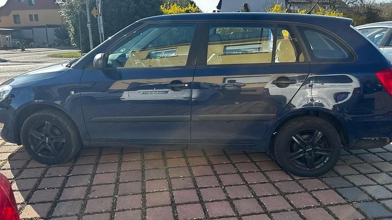 Gebraucht Skoda Fabia 90 PS (66 kW) 2011 Blau Kleinwagen