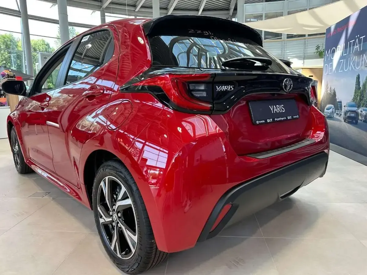 Neu Toyota Yaris 116 PS (85 kW) 2026 Rot Kleinwagen