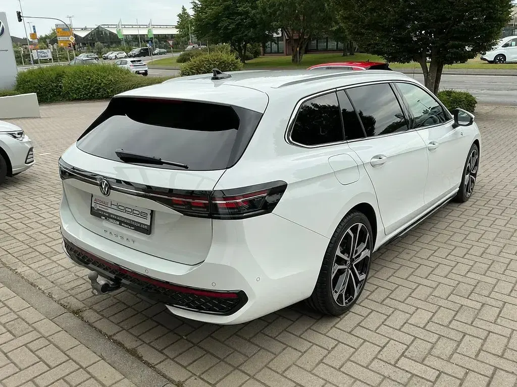 Neu VW Passat R-line 150 PS (110 kW) 2025 Weiß Kombi