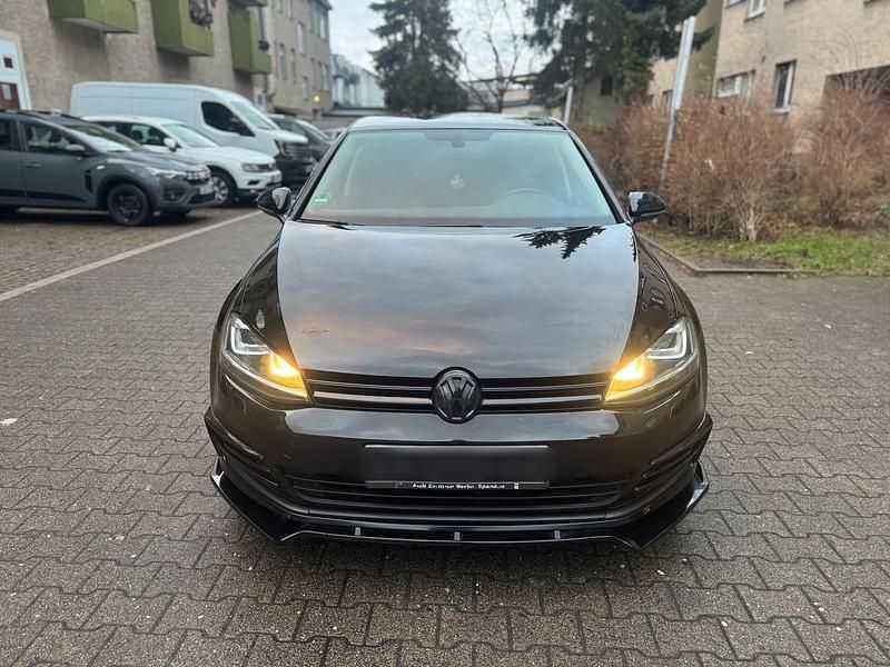 Schwarz Gebraucht 2015 VW Golf VII Kleinwagen | 7.990 € (Guter Preis) - Bild 1/4