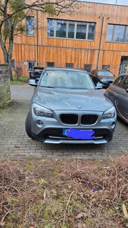 Grau Gebraucht 2011 BMW X1 SUV | 10.000 € (Guter Preis) - Bild 1/4