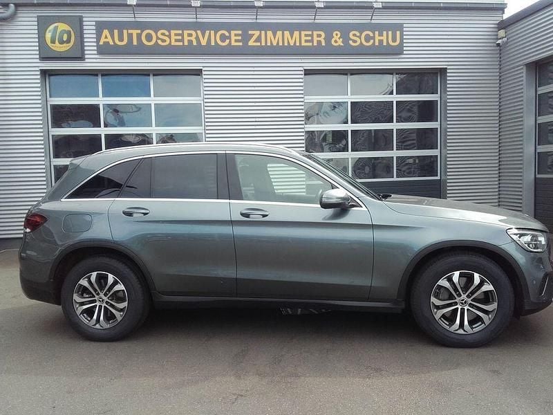 Grau Gebraucht 2019 Mercedes GLC200 SUV | 29.900 € (Etwas zu teuer) - Bild 1/4