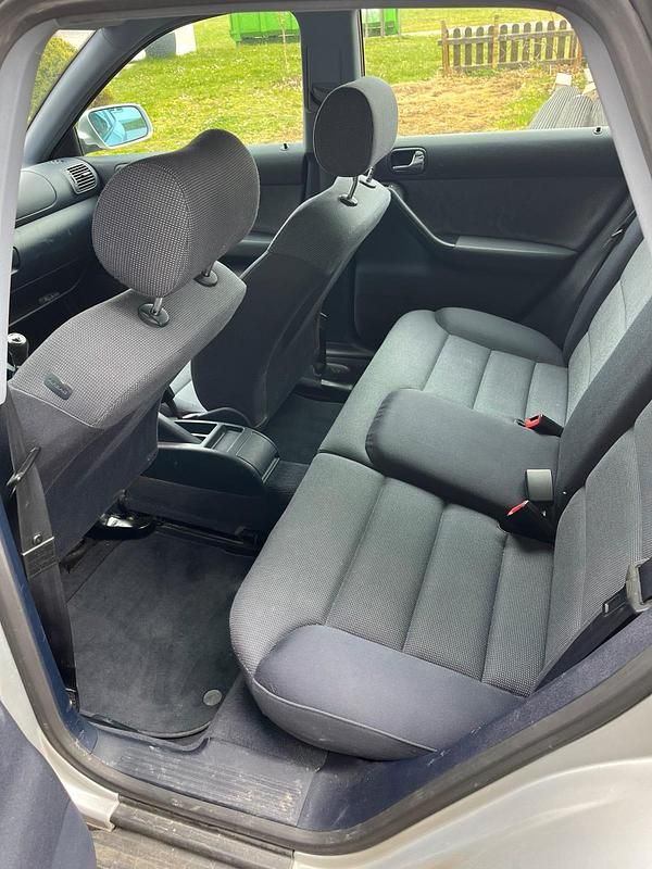 Second-hand Audi A3 101 CP (74 kW) 2001 Argintiu Hatchback