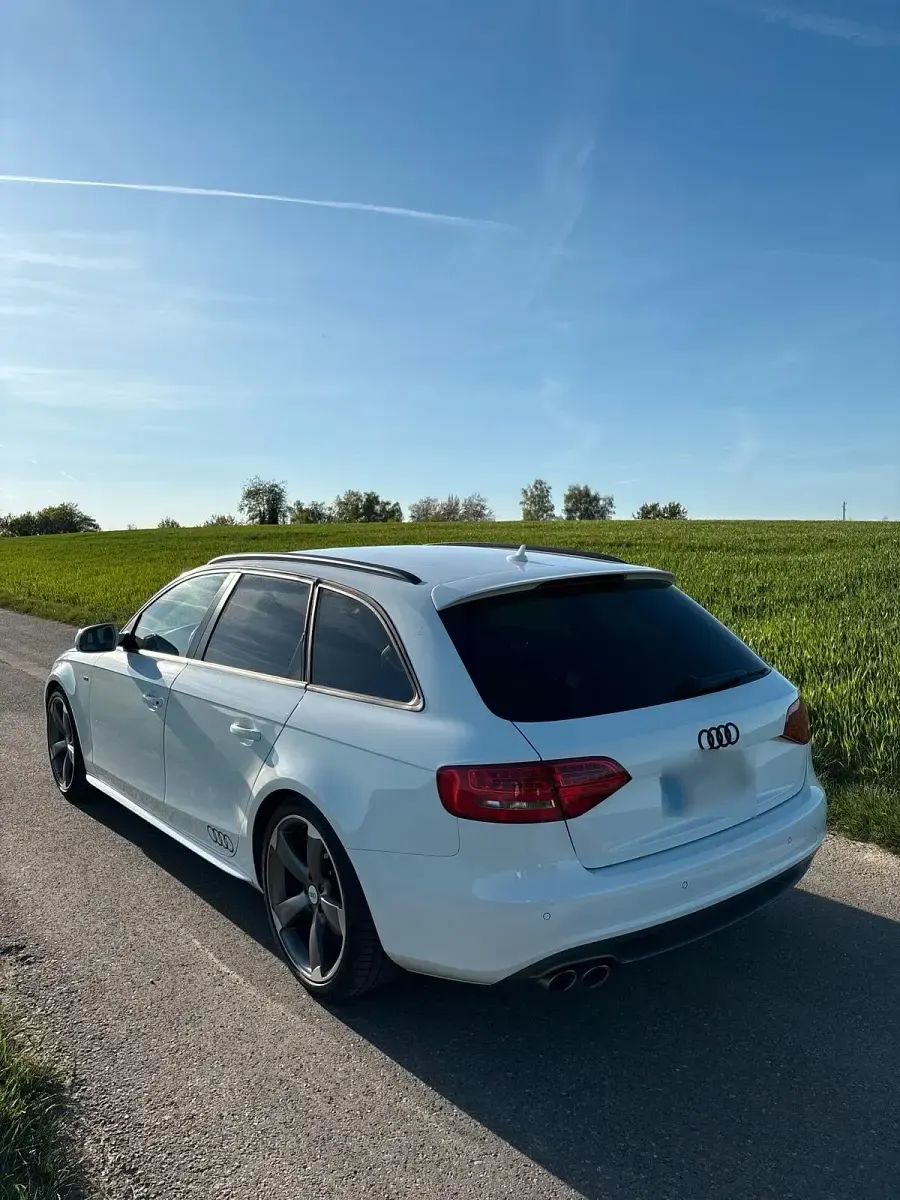 Używany Audi A4 S-Line 170 KM (125 kW) 2012 Biały Kombi