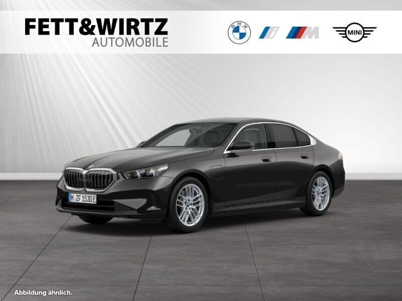 Sophistograu brillanteffekt metallic Gebraucht 2024 BMW 530e Limousine | 57.750 € (Fairer Preis) - Bild 1/2