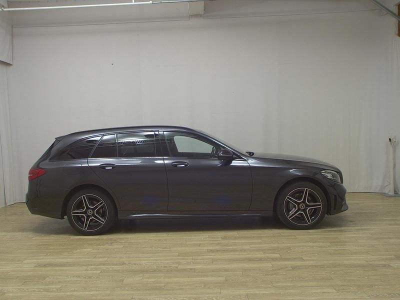 Grün Gebraucht 2020 Mercedes C220 AMG line Kombi | 25.980 € (Guter Preis) - Bild 1/4