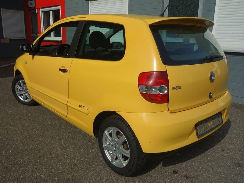 Gebraucht VW Fox Style 54 PS (39 kW) 2011 Gelb Kleinwagen