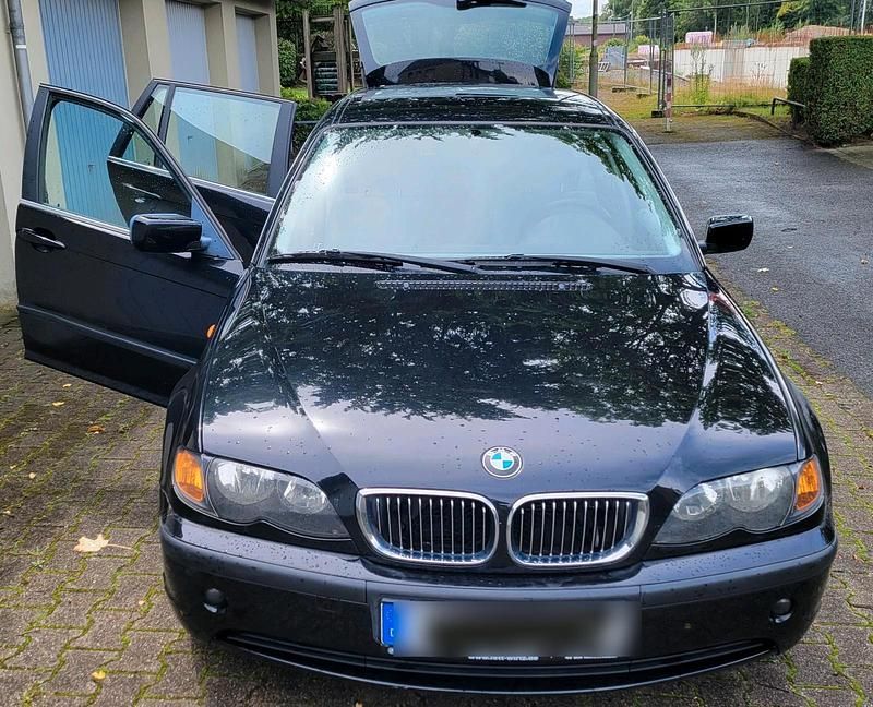 Schwarz Gebraucht 2003 BMW 320 Kombi | 2.350 € (Superpreis) - Bild 1/4