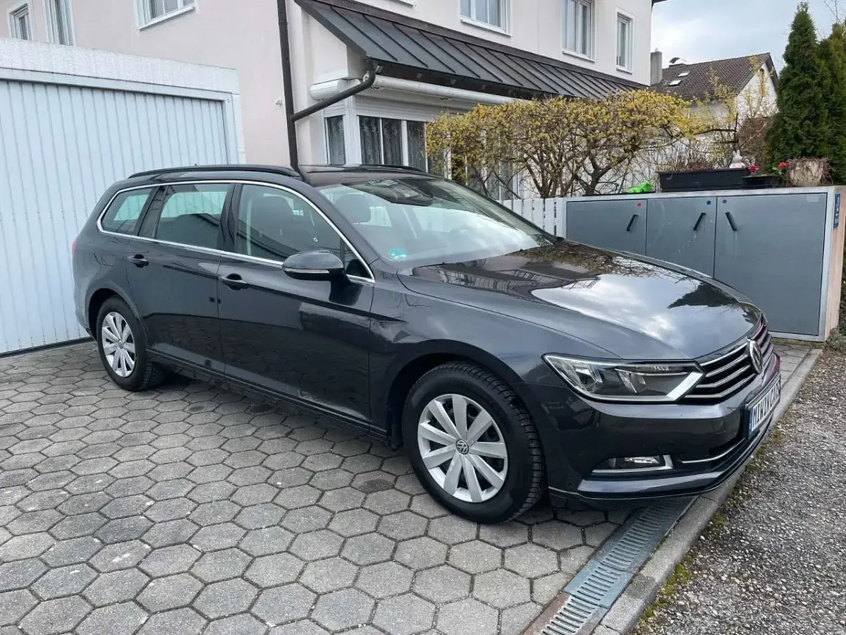 Gebraucht VW Passat Comfortline 150 PS (110 kW) 2019 Grau Kombi