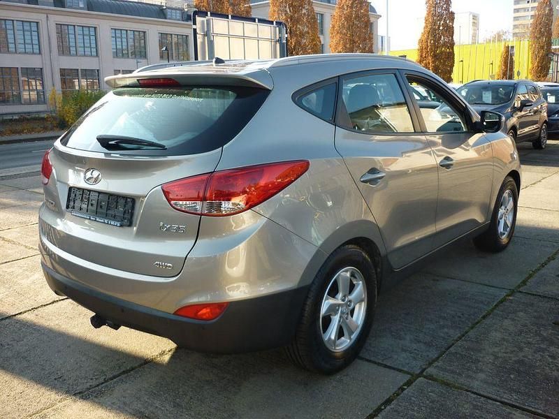 Gebraucht Hyundai ix35 Style 163 PS (119 kW) 2011 Sirius silver SUV