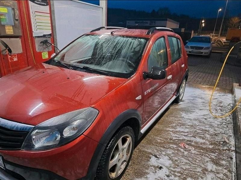 Gebraucht Dacia Sandero Stepway 90 PS (66 kW) 2012 Rot SUV