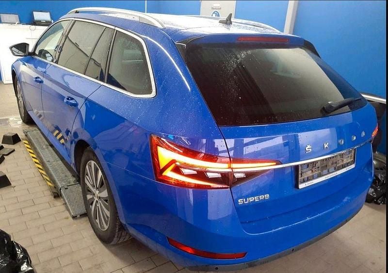 Gebraucht Skoda Superb Style 150 PS (110 kW) 2022 Blau Kombi