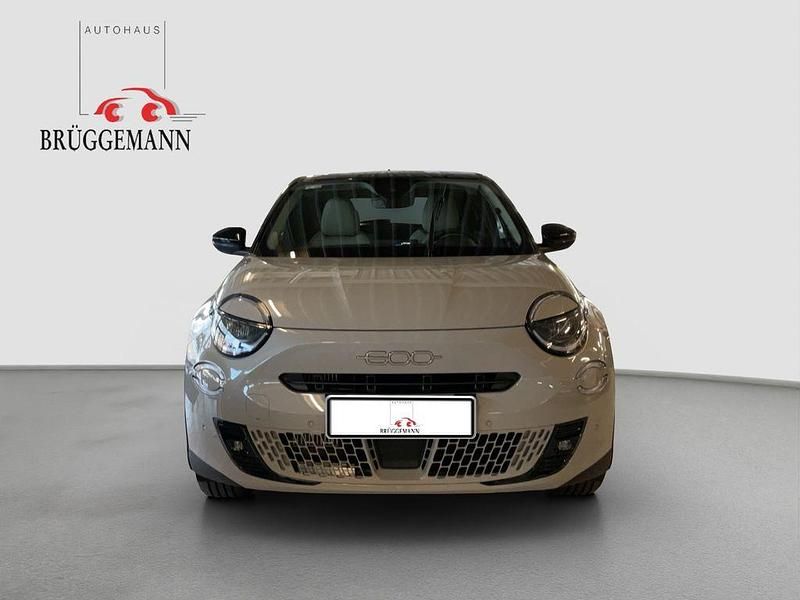 Neu Fiat 600 La Prima 101 PS (74 kW) 2026 Beige SUV