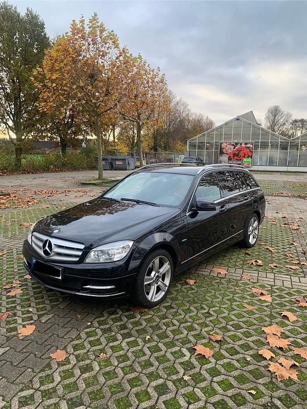 Schwarz Gebraucht 2010 Mercedes 350 Kombi | 9.800 € (Guter Preis) - Bild 1/4