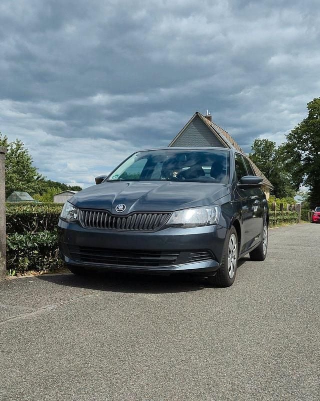 Grau Gebraucht 2017 Skoda Fabia Cool Edition Kleinwagen | 6.900 € (Guter Preis) - Bild 1/4