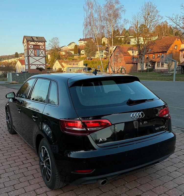 Gebraucht Audi A3 116 PS (85 kW) 2019 Schwarz Limousine