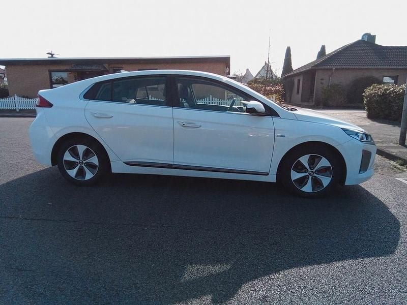 Gebraucht Hyundai Ioniq Premium 88 kW (120 PS) 2018 Weiß Kleinwagen