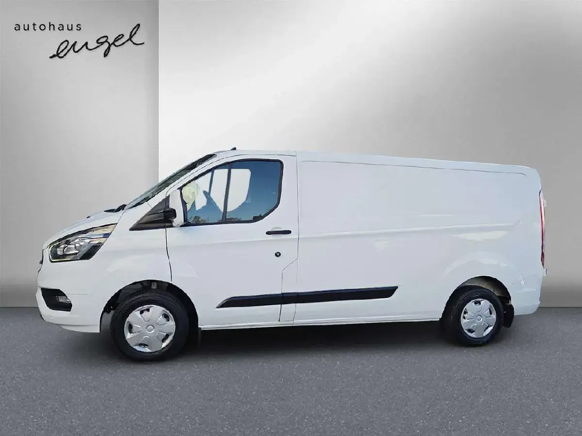 Gebraucht Ford 300 131 PS (96 kW) 2021 Frozen white Van / Kleinbus