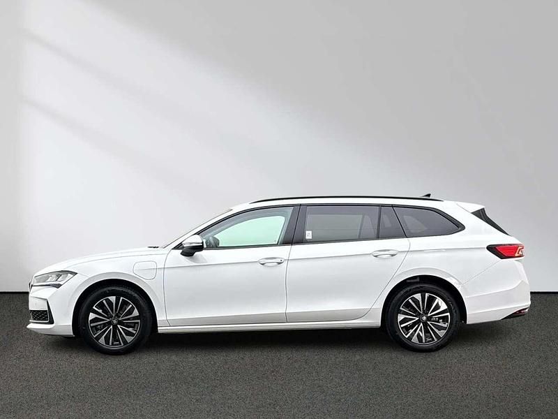 Neu Skoda Superb Selection 204 PS (150 kW) 2026 Purity weiss Kombi