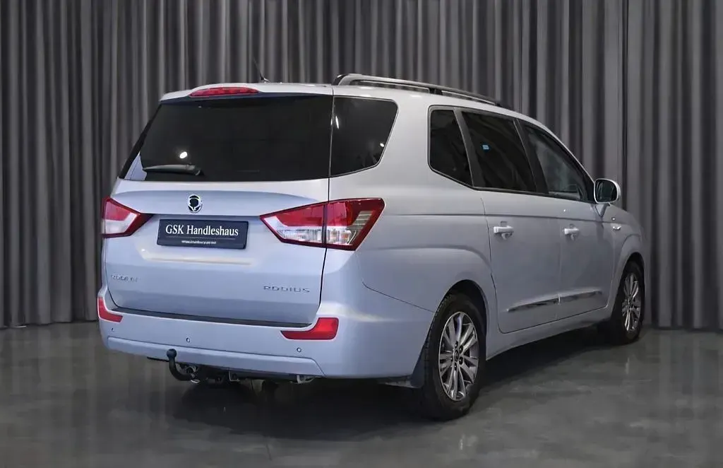 Usata SsangYong Rodius Sapphire 178 CV (130 kW) 2017 Argento Monovolume