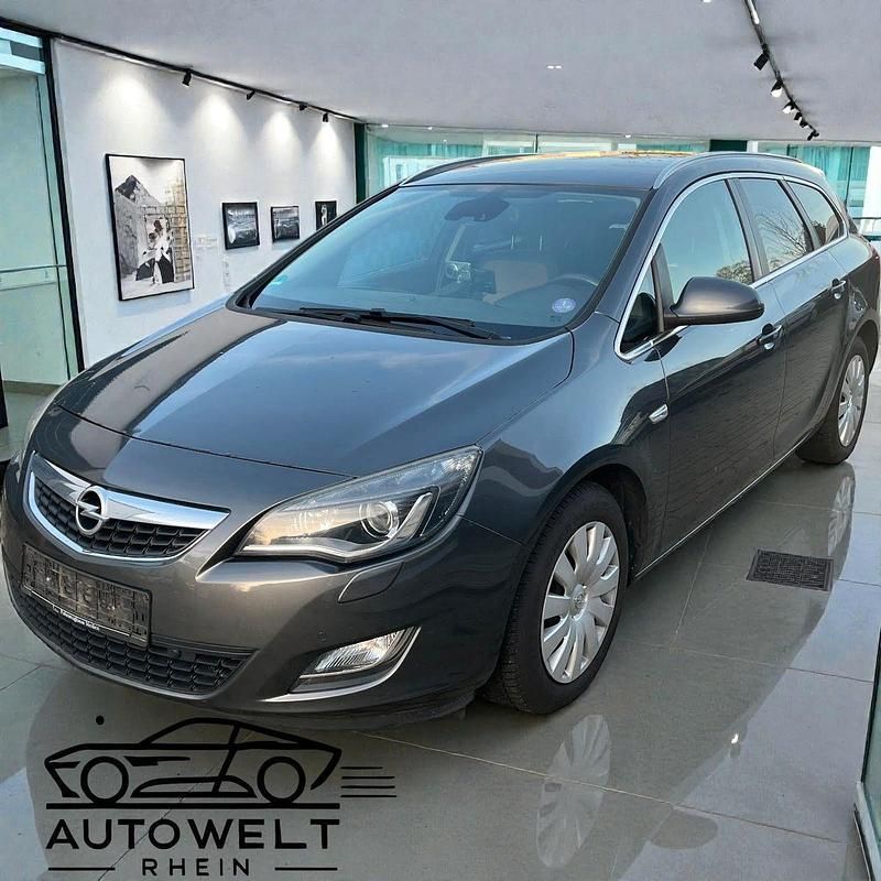 Gebraucht Opel Astra Innovation 179 PS (131 kW) 2012 Grau Kombi