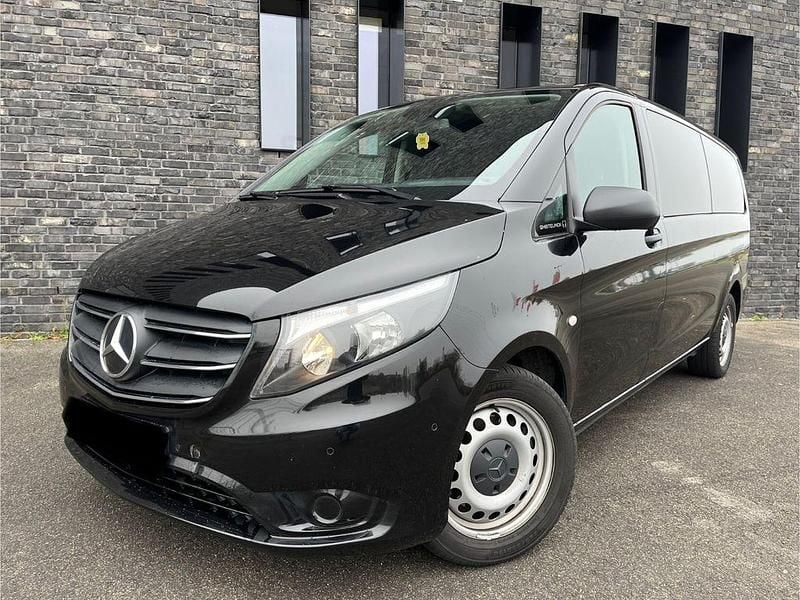 Schwarz Gebraucht 2023 Mercedes Vito Kombi | 28.500 € (Guter Preis) - Bild 1/4