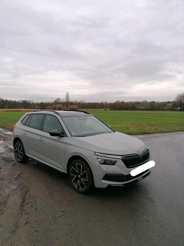 Grau Gebraucht 2021 Skoda Kamiq Monte Carlo SUV | 20.300 € (Superpreis) - Bild 1/4