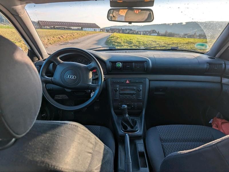 Gebraucht Audi A4 102 PS (75 kW) 2001 Blau Kombi