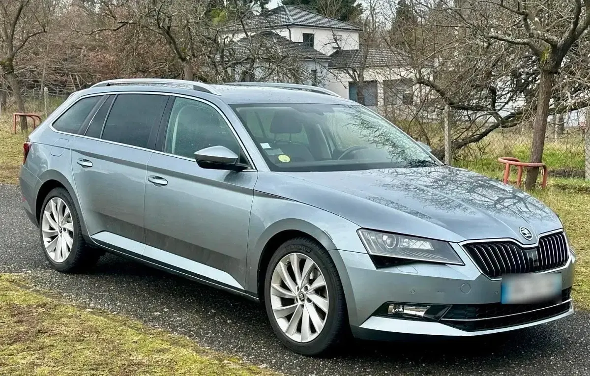 Gebraucht Skoda Superb 150 PS (110 kW) 2017 Grau Kombi