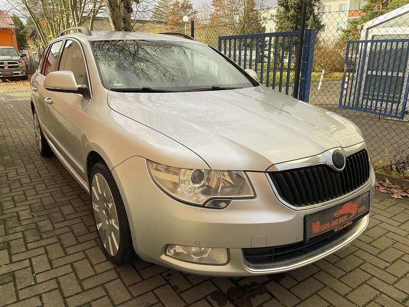 Silber Gebraucht 2013 Skoda Superb Ambition Kombi | 5.990 € (Superpreis) - Bild 1/4