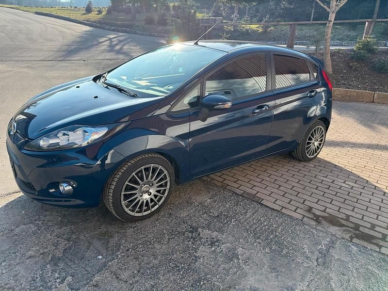Blau Gebraucht 2012 Ford Fiesta Kleinwagen | 2.700 € (Guter Preis) - Bild 1/4