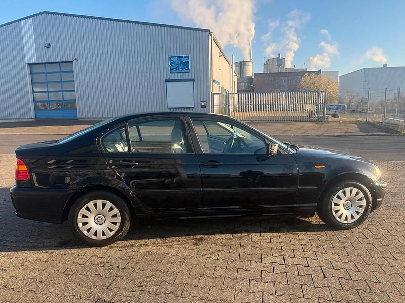 Second-hand BMW 318 143 CP (105 kW) 2003 Negru Berlinǎ