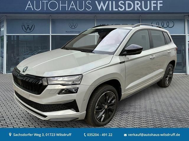 Grau Neu 2025 Skoda Karoq SportLine SUV | 34.680 € (Fairer Preis) - Bild 1/2